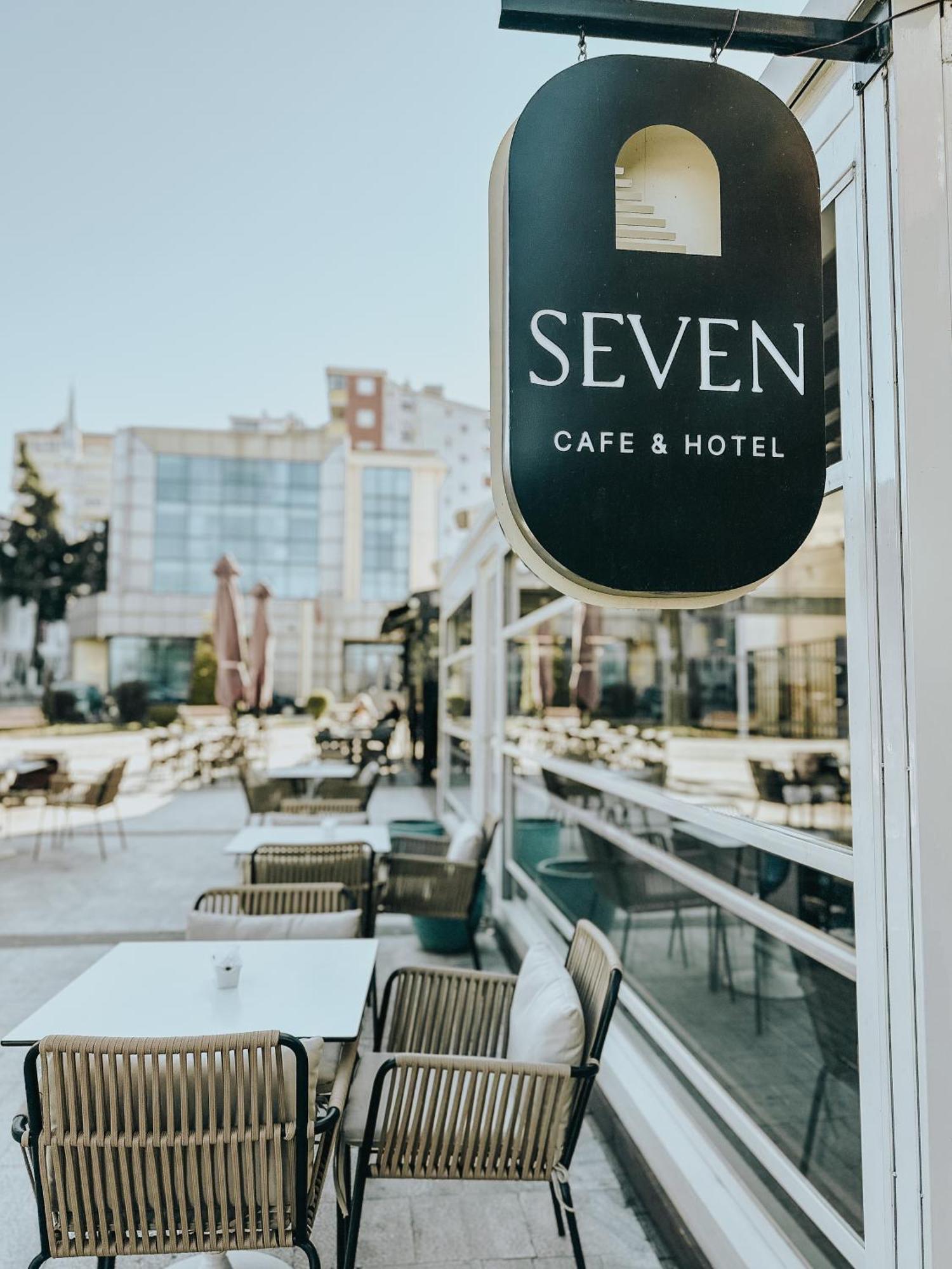 Seven Cafe & Hotel ポグラデツ エクステリア 写真